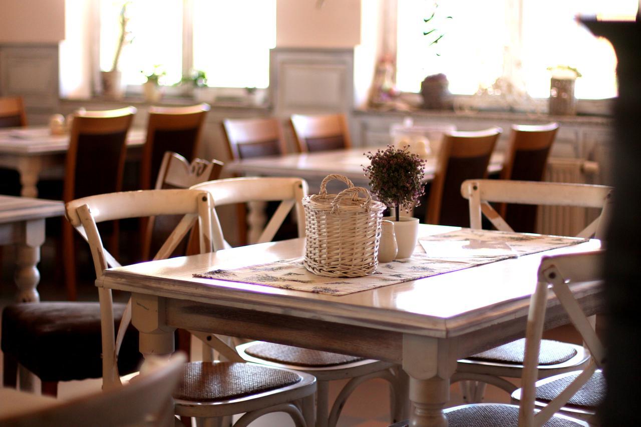 Penzion A Restauracia Lavender Motel โปปรัด ภายนอก รูปภาพ