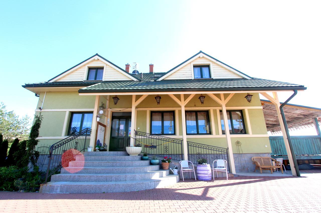 Penzion A Restauracia Lavender Motel โปปรัด ภายนอก รูปภาพ